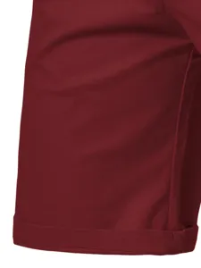 Burgundy men casual shorts fabric detail, breathable fabric cuffed hem fashion style.