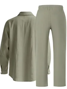 Détail chemise manches longues et pantalon vert sauge, ensemble léger et respirant