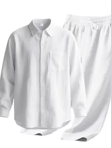 Vue détaillée d'ensemble chemise et pantalon en lin blanc décontracté avec poche.