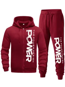 Detailansicht des burgunderroten Herren Kapuzenpullovers mit Reißverschluss und Jogginghose.