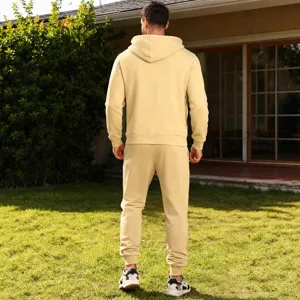 Ensemble survetement sweat a capuche et pantalon de jogging pour homme decontracte.