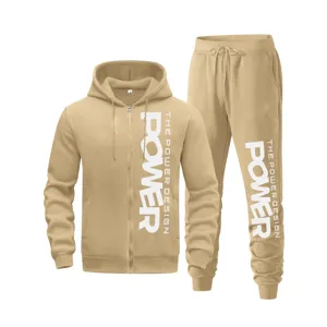 Ensemble sweat à capuche zippé et pantalon de survêtement beige pour homme style.