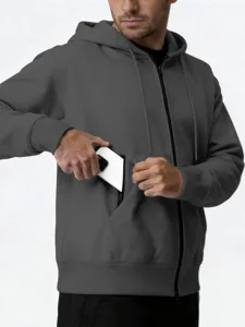 Sweat à capuche zippé pour homme avec poches pratiques et cordon de serrage confortable.