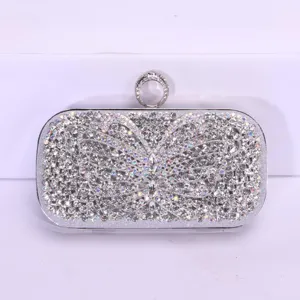 Glänzende Strass-Clutch Tasche mit wunderschönem Schmetterlingsdesign und Ringgriff.