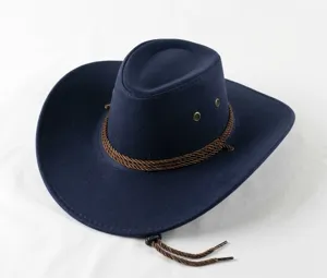 Detalle clásico de sombrero de vaquero occidental azul marino con cinta de cuerda marrón y ojales.