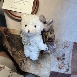 Flauschige weiße Teddybär Haarklammer mit Schleife Strass und Pailletten für süße Frauen