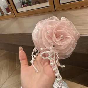 Ροζ υφασμάτινο τσιμπιδάκι μαλλιών με πέρλες και κομψό σχέδιο τριαντάφυλλο νέο αξεσουάρ!
