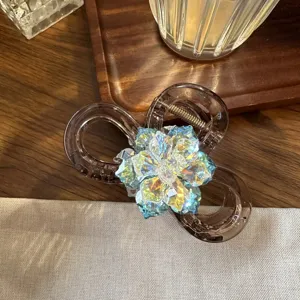 Pinza per capelli con strass colorati a fiocco, elegante molletta media per donne.