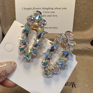 Shimmering crystal star hair clip, elegant rhinestone side barrette for women and sweet girls.