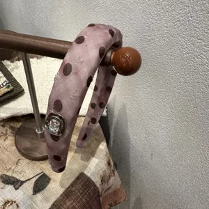 Zoete stip haarband met een elegante fonkelende strass gesp voor dames en meisjes