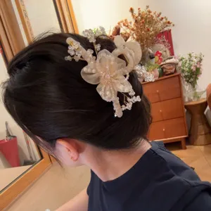 Koreanische Kristallblumen Haarklammer, grosse Netz-Perlen Haifisch-Clip fuer Damen Updo.