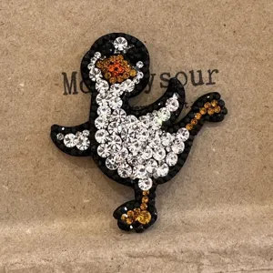 Sparkling crystal cartoon duck hair clip, cute rhinestone side bangs hairpin for daily wear accessories.