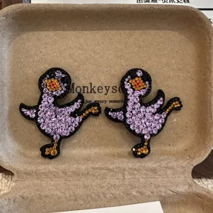 Cute rhinestone cartoon duck hair clips, sparkling crystal side clips for cute girls.