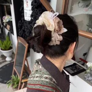 Fascia per capelli in filato sfumato coreano con fiore di rosa 3D e fiocco per acconciature.