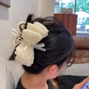 Elegante Mesh Schleife Haarspange mit Perlendetail für süße und charmante Alltagsfrisuren.