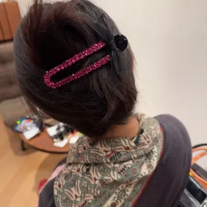 Fermaglio per capelli con fiocco in strass, molletta a becco d'anatra in cristallo luminoso.