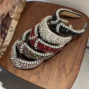 Πολυτελής επενδυμένη στέκα μαλλιών με πέρλα και κρύσταλλα για γυναίκες αξεσουάρ μόδας