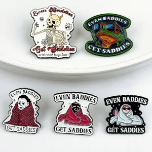 Broches en émail métallique cool avec crâne de dessin animé et accessoires originaux.