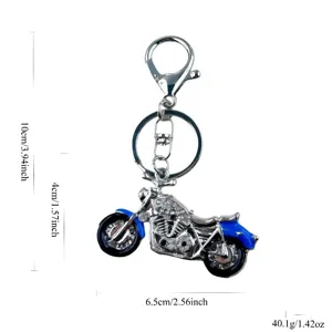 Detailansicht des Strass-Motorrad-Schlüsselanhängers mit Metallhandwerk und Maßen.
