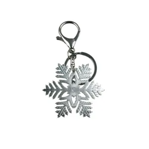 Portachiavi a forma di fiocco di neve in metallo argentato con gancio per chiavi e borse.