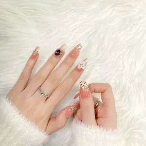 Uñas postizas hechas a mano rosa nude estampado leopardo con flores 3D y brillantes