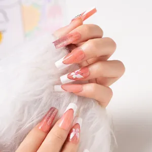 Uñas postizas hechas a mano degradado rosa blanco con purpurina mariposa y estrás