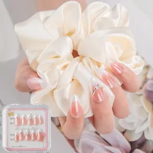 Unghie Finte Corte Fatte A Mano Stile Ins Strass Francese Toppe Per Unghie Finte Nail Art Di Lusso Leggero Per Donne