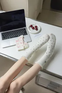 Calzini medi carini a pois da donna lolita dolce mesh traspirante volant bianchi di cotone.