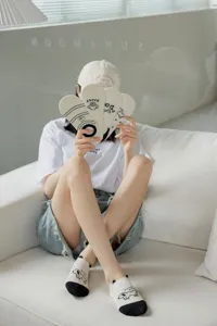 Summer breathable beige cute puppy boat socks cotton anti-slip invisible women socks