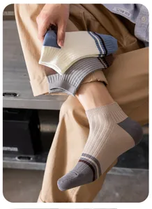 Men's casual ribbed short socks, breathable cotton color-block crew socks for spring and summer.