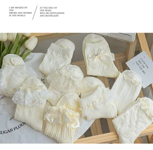 Witte Lolita stijl JK sokken met schattige strikjes en kanten ruches, stijlvolle damessokken.