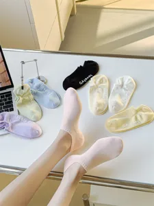 Summer women invisible boat socks, combed cotton breathable socks with sweet letter details.