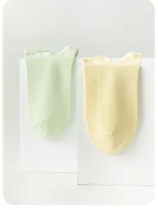Detailansicht einfarbiger Damen Kurzsocken in Pastellgrün und Gelb, atmungsaktive Baumwolle.