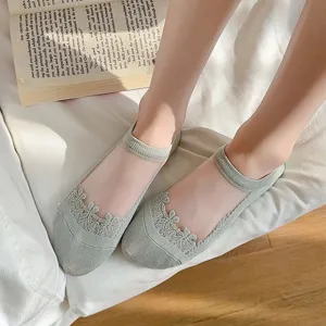 Comfortable women summer lace mesh boat socks with breathable cotton sole, green ankle socks.