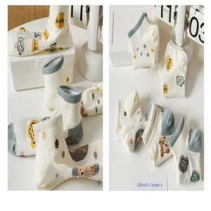 Détail de chaussettes bateau basses en coton ours dessin animé, doux printemps été fin femmes.