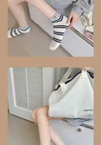 Comfortabele gestreepte enkelsokken met schattig berenlabel en stijlvolle canvas tas.