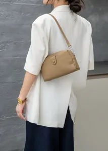 Echtes Leder Mini Umhängetasche, modische Rindsleder Handytasche für Damen stilvoll.