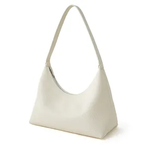 Elegante weiße Schultertasche aus Leder im Detail, vielseitiges Unterarm-Design, Premium-Textur.