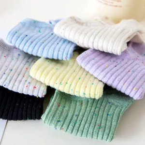Calcetines cortos de punto con topos coloridos de estilo japonés casual comodidad algodón suave