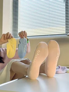 Comfortable women's invisible boat socks with anti-slip grip and cute lovely print.