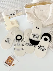 Summer breathable beige cute puppy boat socks, cotton non-slip invisible socks for women.