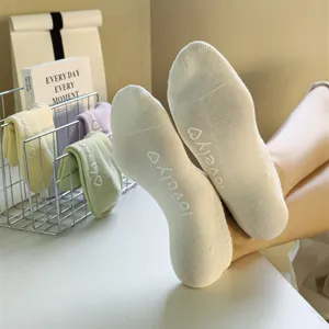 Comfortable women's hidden boat socks with anti-slip silicone grip, breathable combed cotton for summer.