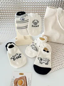 Summer breathable beige cute dog boat socks, anti-slip cotton invisible socks for women.