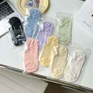 Women breathable invisible boat socks with anti-slip silicone, comfortable combed cotton sock set.