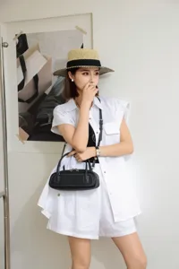 Black leather vintage underarm bag, elegant cowhide handbag, chic shoulder baguette bag style.