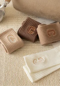 Koreanische Herbst Winter Baumwolle Socken mit besticktem C Buchstaben Freizeitsocken