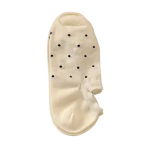 Women's low-cut boat socks with cute black polka dots, soft fabric, anti-slip invisible short socks.