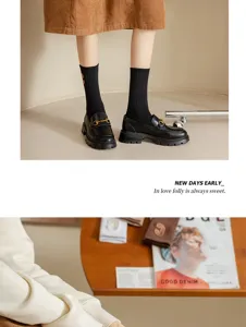 Herbst Winter bestickte Buchstaben Socken bequeme Baumwolle lange Socken fuer Damen trendig.