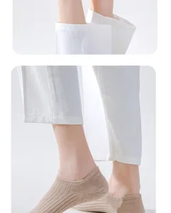Detailed view of women's low-cut cotton boat socks, anti-slip invisible socks for summer.