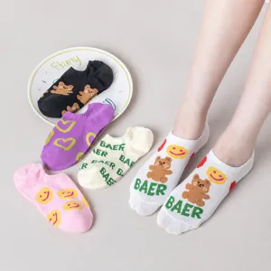 Cute women's low-cut boat socks with cartoon bear and smile prints, fresh Japanese style.